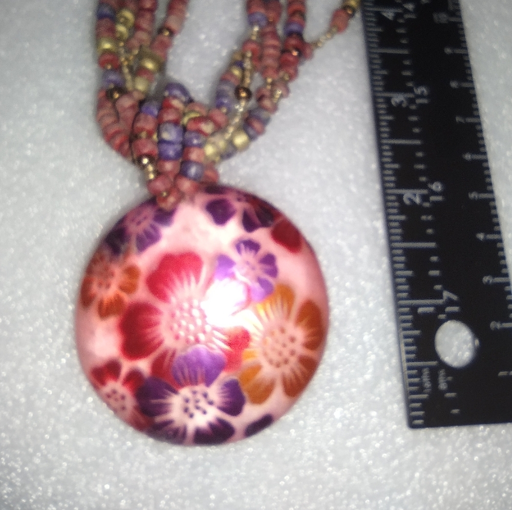 Feminine statement necklace